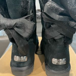 UGG Customizable Bailey Bow Short Boots Size 7 Black